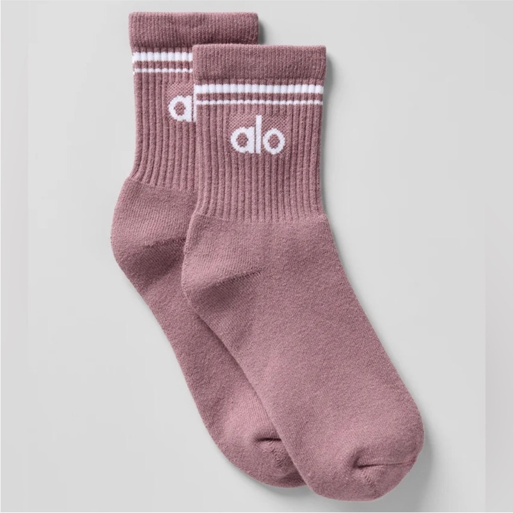 NWTs Alo Uni-Sex Crew Socks in Smoky Quartz Size M - Picture 1 of 4
